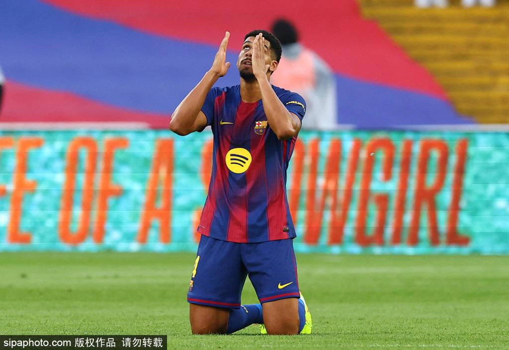 西甲-阿劳霍当中锋读秒绝杀 佩德里破门巴萨2-1赫罗纳